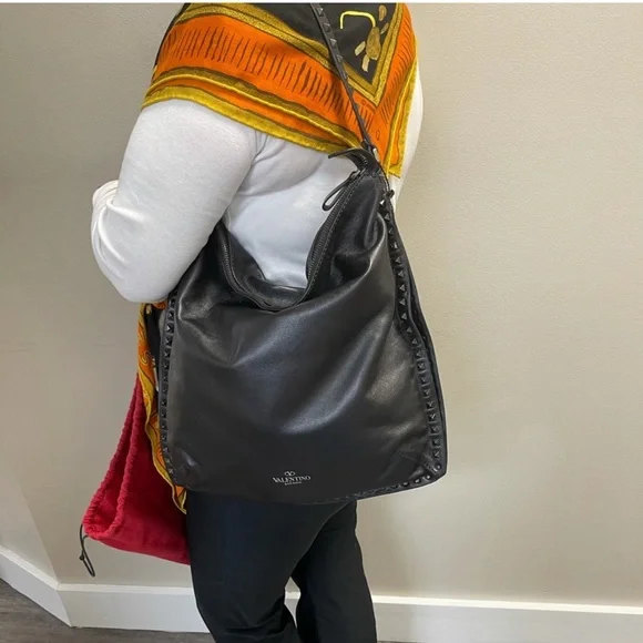 Valentino Garavani black leather Studded tote bag - Picture 5 of 9